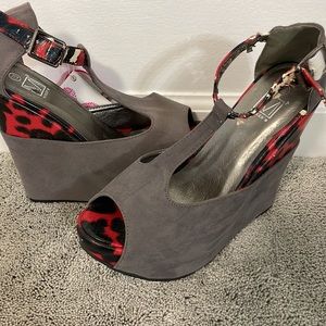 Brand new Maker’s wedge heel